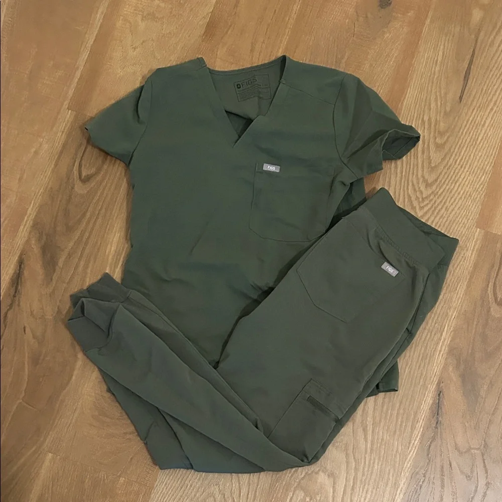 Figs XS Olive Green Scrub Top & Pants Set
